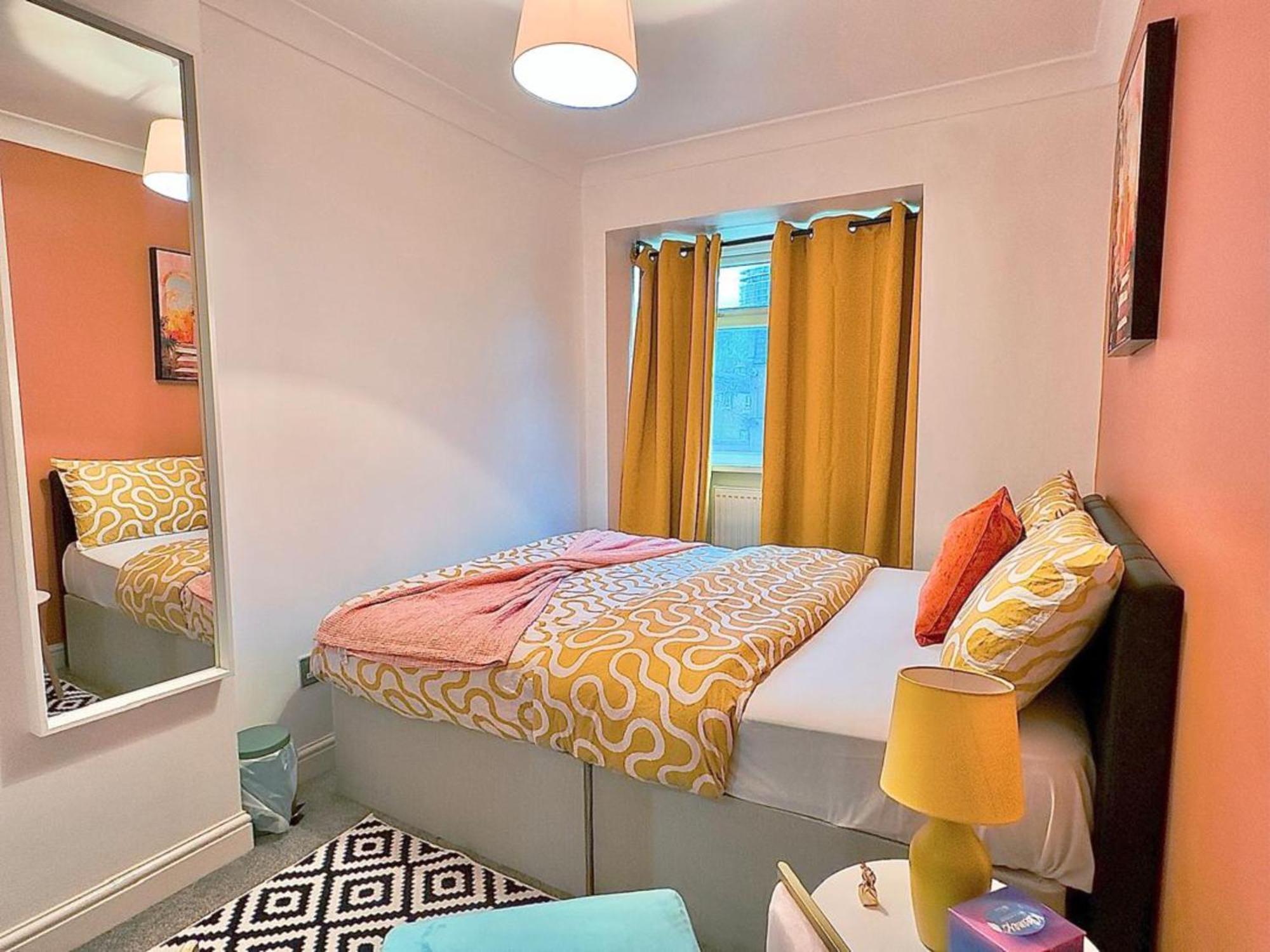 Charming 3-bedroom House With Garden In Portsmouth, Close Parking, Train Station & Gunwharf Holiday home