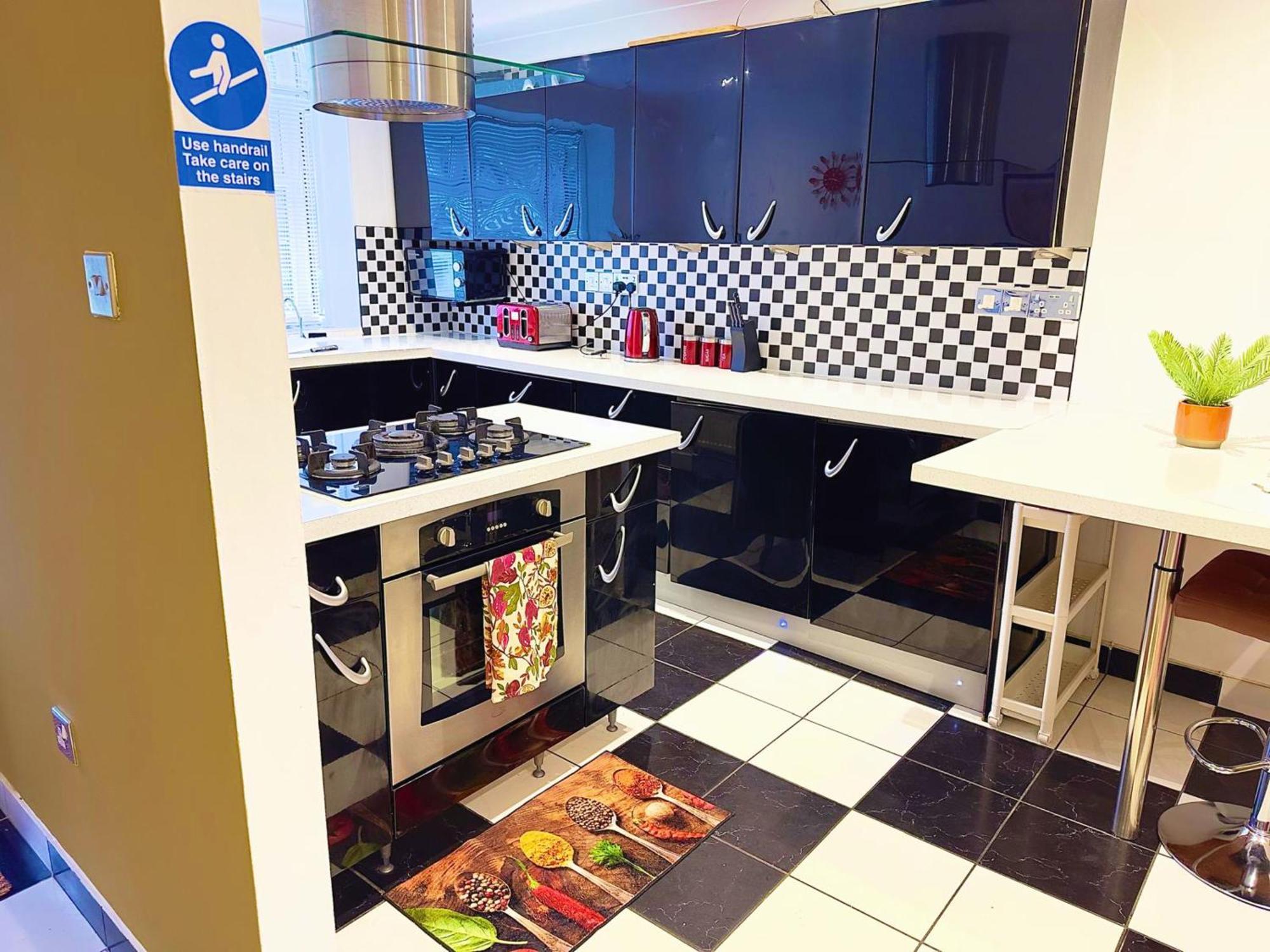 Holiday home Charming 3-bedroom House With Garden In Portsmouth, Close Parking, Train Station & Gunwharf *